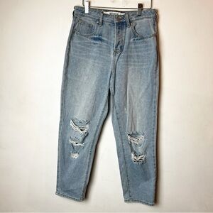 Brandy Melville SZ 28 Distressed Light Wash High Rise Jeans